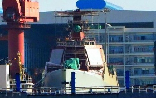 Trong hình có thể nhìn rõ radar kiểu mới của tàu khu trục 052D Trung Quốc